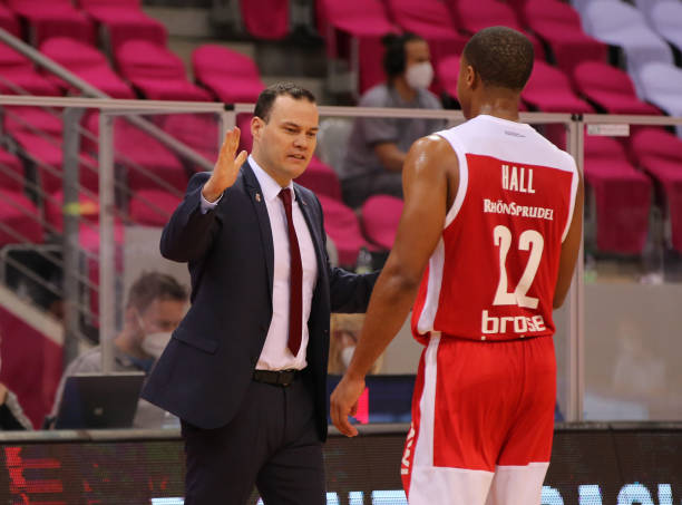 激烈的足坛 激烈的足坛